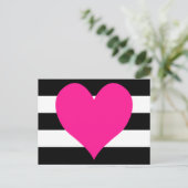 Zwart-witte strepen Hot Pink Heart Briefkaart (Staand voorkant)