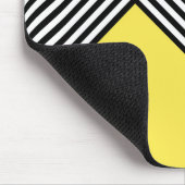 Zwart-witte strepen met gele driehoek muismat (Hoek)