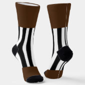Zwart witte strepen op bruin sokken (Gebogen)