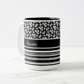 Zwart-witte strepen & Retro Squares gepersonalisee Tweekleurige Koffiemok (Voorkant links)