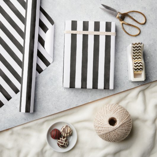 Zwart & Witte Strepen Verjaardag Cadeaupapier (Crafts)