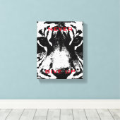 Zwart-witte tijger geeft nooit Motivatie op Canvas Afdruk (Insitu (Houten vloer))