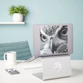 Zwart-witte uil gezicht sticker (Laptop op bureau)
