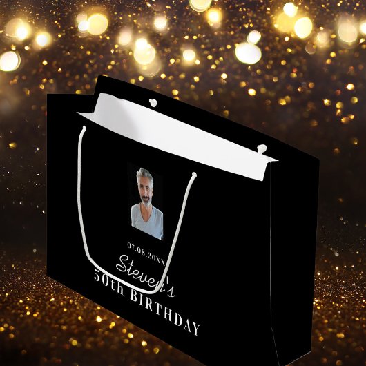 Zwart-witte verjaardagsfoto met naam groot cadeauzakje