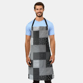 Zwart-witte vierkanten van  patchwork schort (Gedragen)