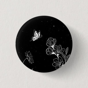 Zwart-witte vlinder en bloemen bij nacht ronde button 3,2 cm
