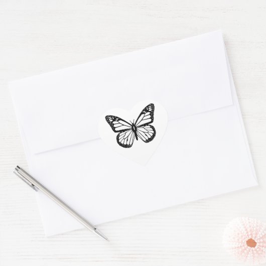 Zwart-Witte Vlinder Hart Sticker (Envelop)