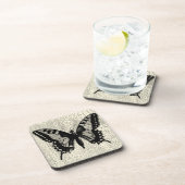 Zwart-witte vlinder op gekraakte achtergrond bier onderzetter (Rechterzijde)