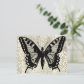 Zwart-witte vlinder op gekraakte achtergrond briefkaart (Staand voorkant)