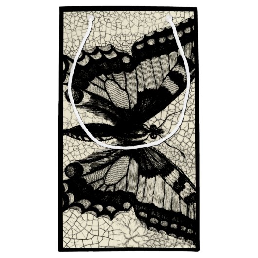 Zwart-witte vlinder op gekraakte achtergrond klein cadeauzakje (Achterkant)