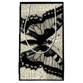 Zwart-witte vlinder op gekraakte achtergrond klein cadeauzakje (Voorkant)