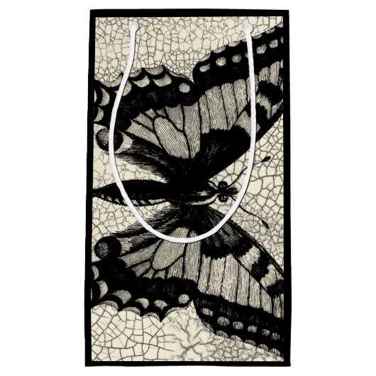 Zwart-witte vlinder op gekraakte achtergrond klein cadeauzakje (Voorkant)