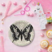 Zwart-witte vlinder op gekraakte achtergrond papieren bordje (Feest)