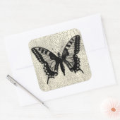 Zwart-witte vlinder op gekraakte achtergrond vierkante sticker (Envelop)