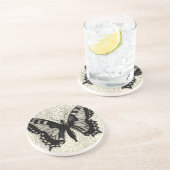 Zwart-witte vlinder op gekraakte achtergrond zandsteen onderzetter (Zijkant)