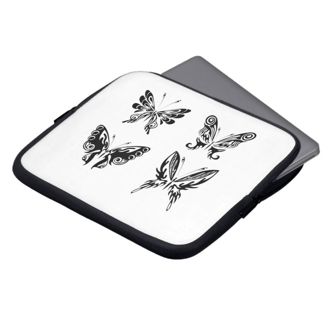 Zwart-witte vlinders laptop sleeve (Voorkant top)