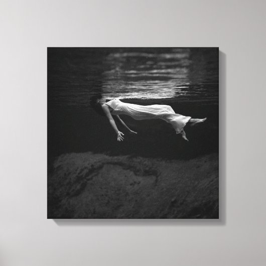 Zwart-witte vrouw op de foto van water canvas afdruk (Voorkant)
