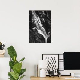Zwart-witte waterval in Hell Gorge, Slovenië Poster