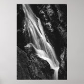 Zwart-witte waterval in Hell Gorge, Slovenië Poster (Voorkant)