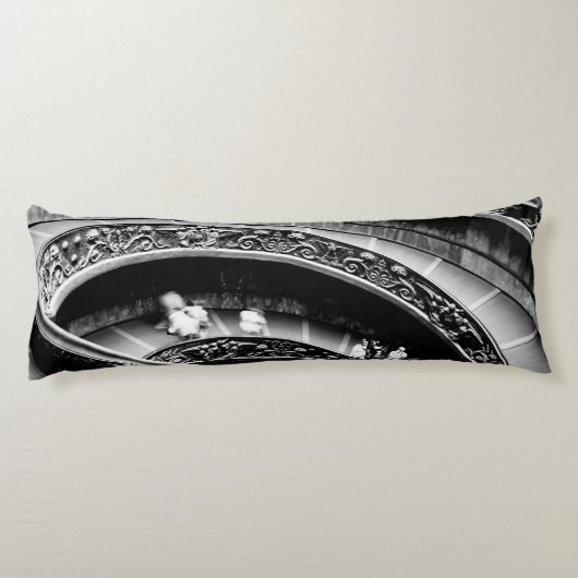 Zwart-witte werveltrap lichaamskussen (Achterkant)