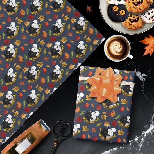 Zwart Witte Wolven Maneschijn Herfstbladeren Cadeaupapier