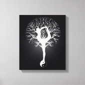 Zwart-witte yogoboom met vrouw en yin yang. canvas afdruk (Voorkant)