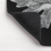 Zwart-witte zwarte lek-klep met zwarte achtergrond muismat (Hoek)