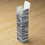 Zwart-witzebrapatroon afdrukken wijn<br><div class="desc">Elegant zwarte en witte zebra strepen patroondruk</div>