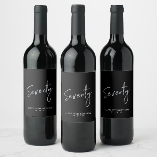 Zwart & Zilver Zeventig Script 70ste verjaardagsfe Wijn Etiket (Flessen)