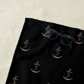 Zwart zilveranker zee monogram jongens strandlaken (In situ)