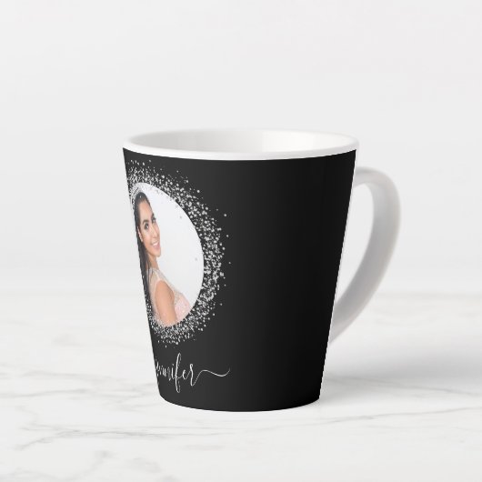 Zwart zilveren fotoglitter-naamscript latte mok (Rechterhoek)