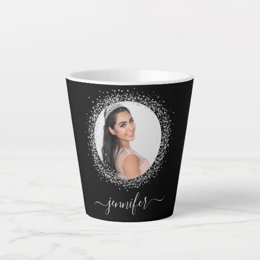 Zwart zilveren fotoglitter-naamscript latte mok (Voorkant)