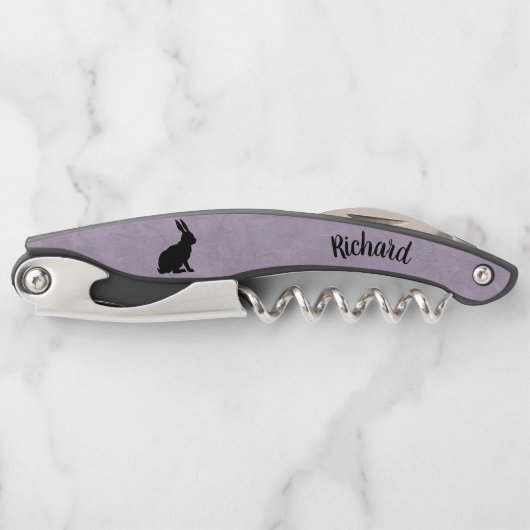 Zwart Zittend Silhouette Konijn op Licht Paarse Kurkentrekker (Voorkant)