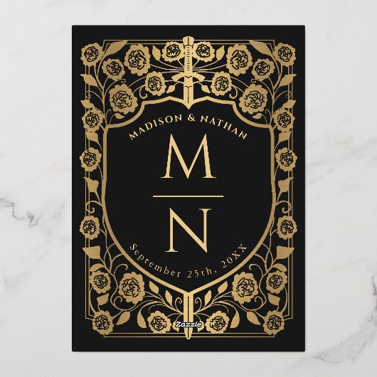 Zwart Zwaard Schild Middeleeuws Monogram Huwelijk Folie Uitnodiging (Achterkant)