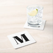 Zwart zwart-wit monogram initiaal aanpassen kartonnen onderzetters (Insitu)