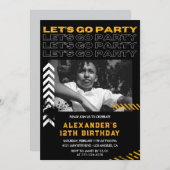 Zwarte 12e verjaardag uitnodigingen Boy Photo Spra (Voorkant / Achterkant)