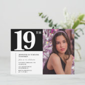 Zwarte 19e verjaardag uitnodigingen Meisje Chic Fo (Staand voorkant)