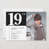 Zwarte 19e verjaardag uitnodigingen Modern Chic Fo (Voorkant)