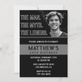 Zwarte 24ste verjaardagsuitnodiging Het Man De Leg Kaart (Voorkant)