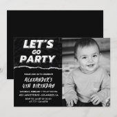 Zwarte 4e verjaardag uitnodigingen Boy Photo (Voorkant / Achterkant)