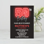 Zwarte 50ste verjaardagsuitnodigingen Mannen Neon Kaart (Staand voorkant)