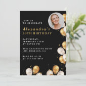 Zwarte 60e verjaardag uitnodiging Gold Balloon Fot (Staand voorkant)