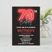 Zwarte 70ste verjaardagsuitnodigingen Mannen Neon Kaart (Staand voorkant)