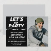 Zwarte 77e verjaardagsuitnodigingen Mannen Foto Kaart (Voorkant / Achterkant)