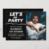 Zwarte 8e verjaardag uitnodigingen Boy Photo (Voorkant / Achterkant)