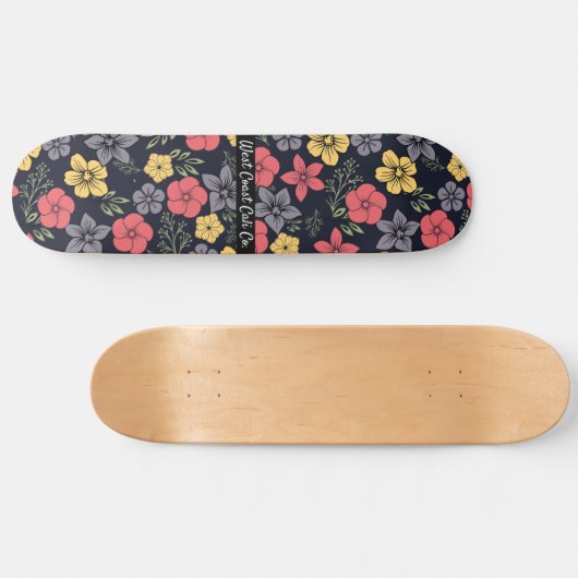 Zwarte achtergrond en kleurrijke vloerskateboard persoonlijk skateboard (Horizontaal)
