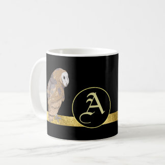 Zwarte achtergrond goudstaafmonogram koffiemok