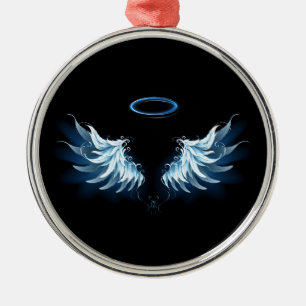 Zwarte achtergrond met blauwe gloeiende engelenvle metalen ornament