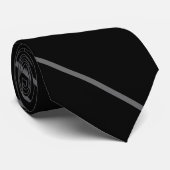 Zwarte achtergrond met dunne grijze diagonale lijn stropdas (Opgerold)