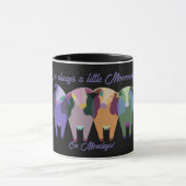 Zwarte achtergrond met kleurrijke en schattige Koe Mok (Midden)